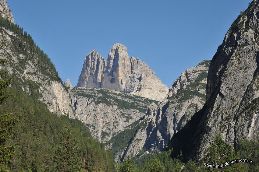 005 Le Tre Cime di Lavaredo viste dalla Val di Landro.JPG